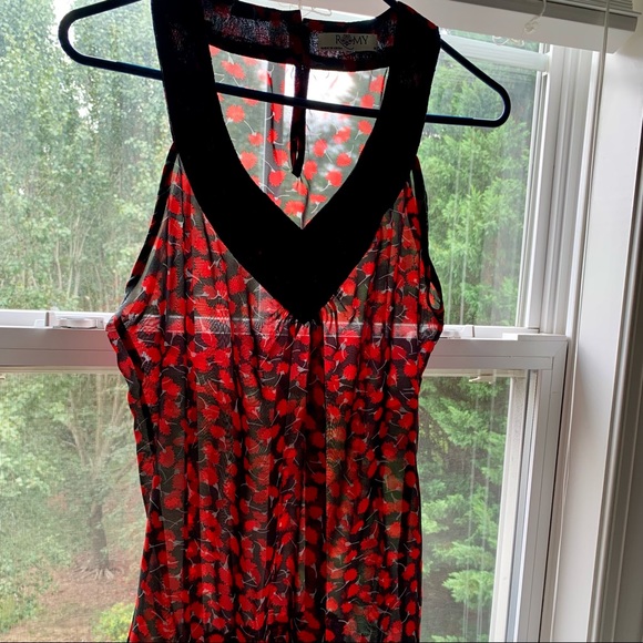 Sleeveless Romy V neck sheer tank - Picture 1 of 6